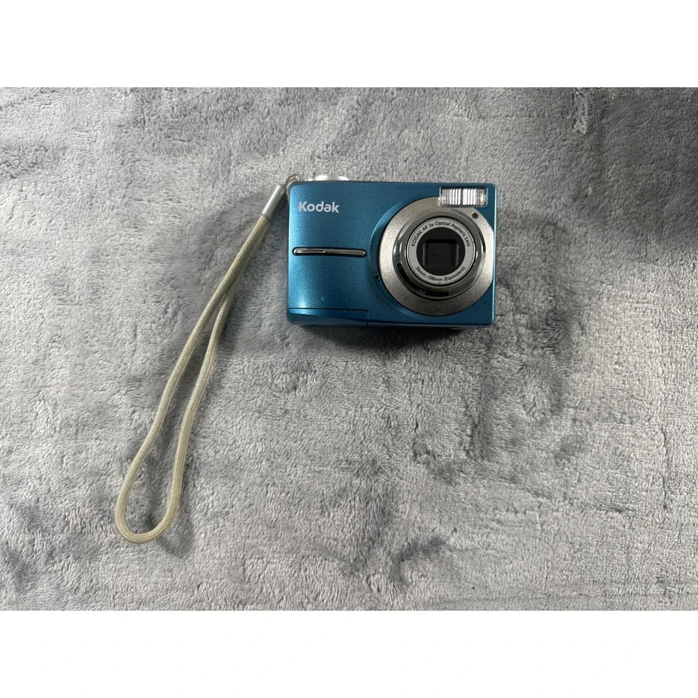 Kodak EasyShare C813 Digital Camera Blue 8.2MP 3x Optical Zoom with Box and Case